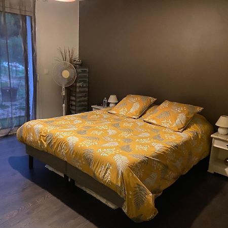 La Halte Chambre Chez L Habitant Bonnes  ภายนอก รูปภาพ